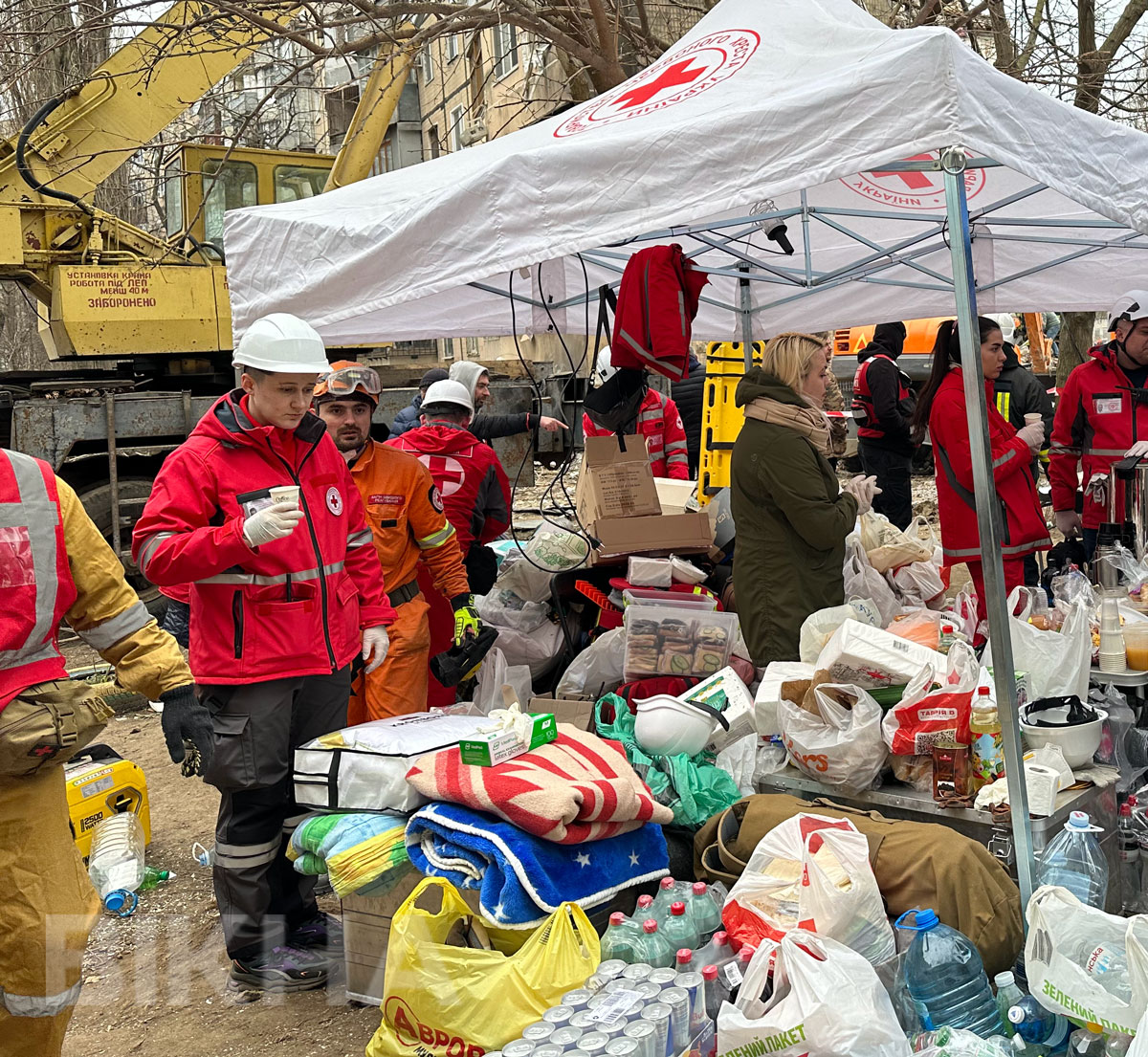 Допомога постраждалим на місці трагедії в Одесі