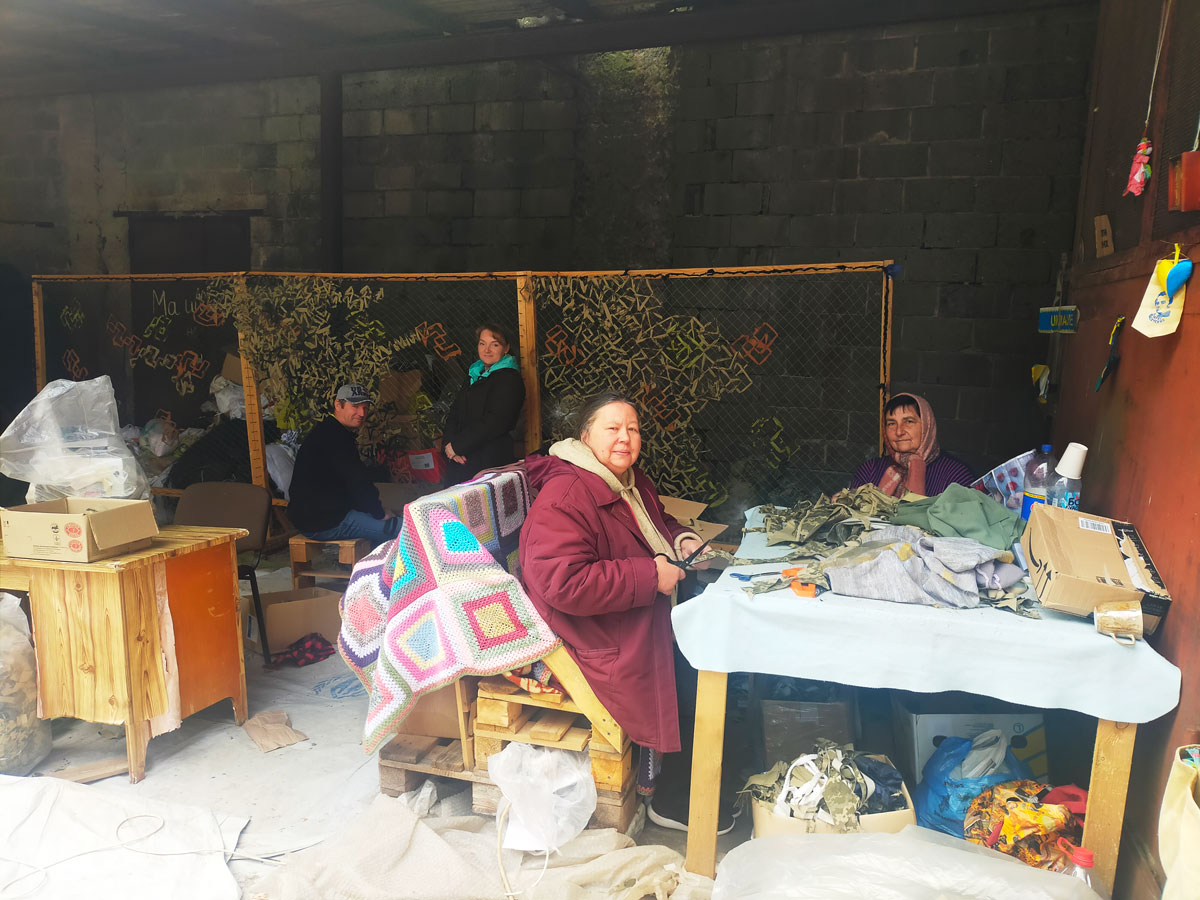 Робота Волонтерів по виготовленні маскувальних сіток ГО «Мій Дім Україна»